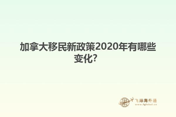 夕陽(yáng)下湖泊變的樹林和草地